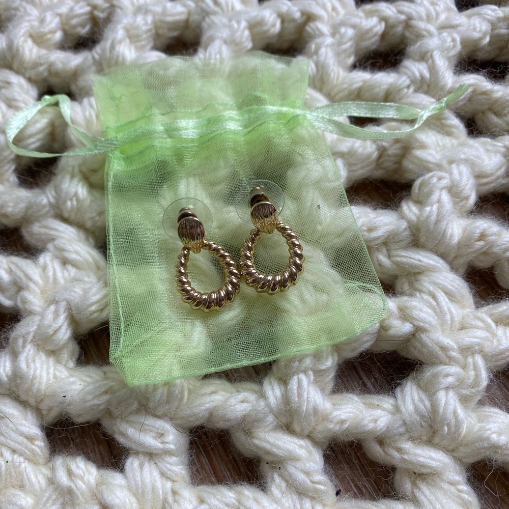 FREE WHEN BUNDLED Gold earrings